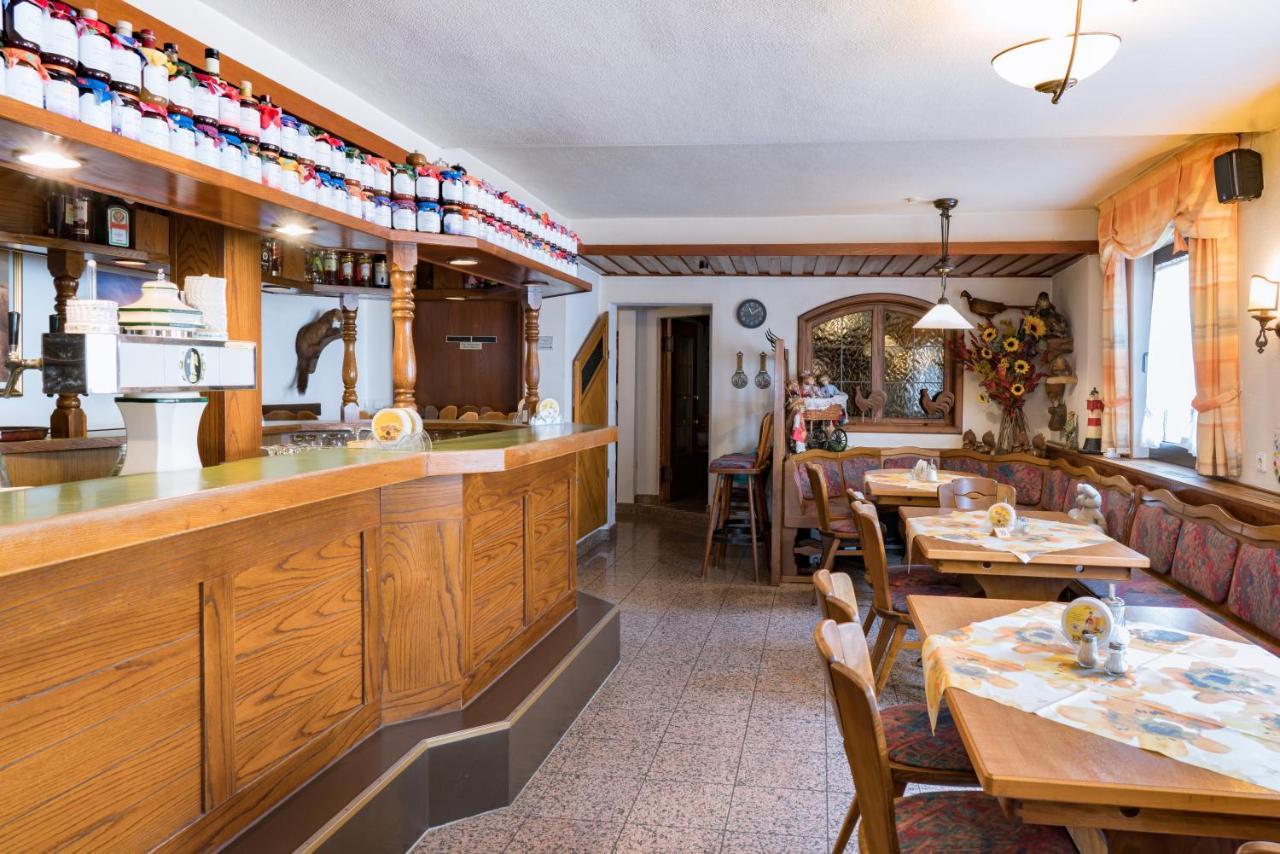 Hotel Adler Mit Gasthaus Haßmersheim Buitenkant foto