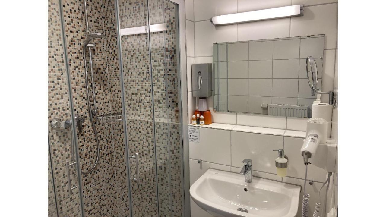 Hotel Adler Mit Gasthaus Haßmersheim Buitenkant foto